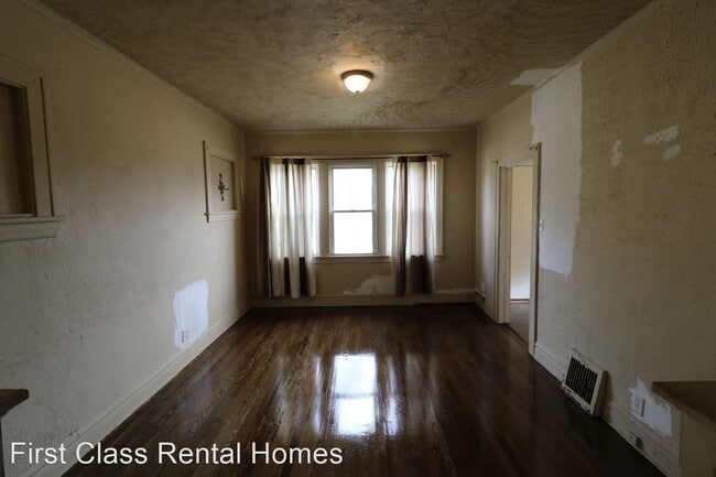Building Photo - 4 br, 1 bath House - 1034 Roosevelt St
