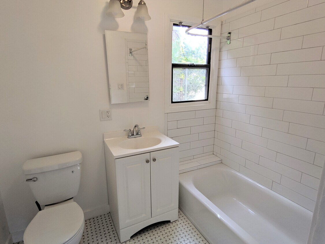 Foto principal - 126 E Ave 32