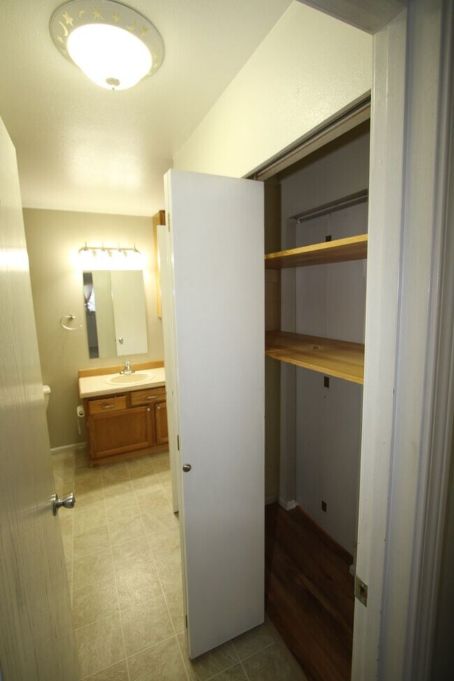 Foto del edificio - 1 Bedroom with a 1 car garage!