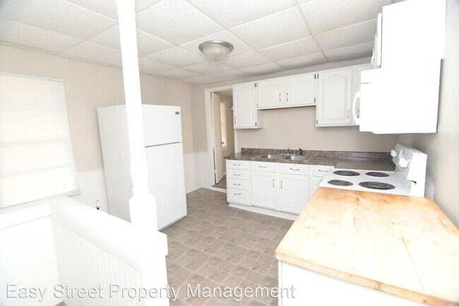 Building Photo - 1 br, 1 bath House - 423 E 9th St