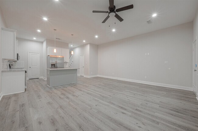Building Photo - 2528 S Texas Ave