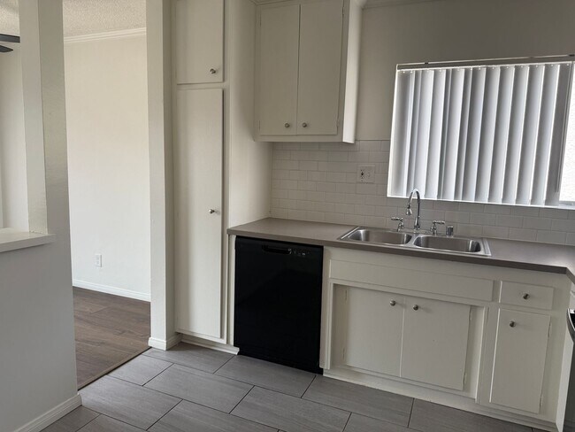 Building Photo - VALLEY VILLAGE - VERY LARGE 2 BEDROOM 2 BATH NEWLY RENOVATED APARTMENT FOR RENT
