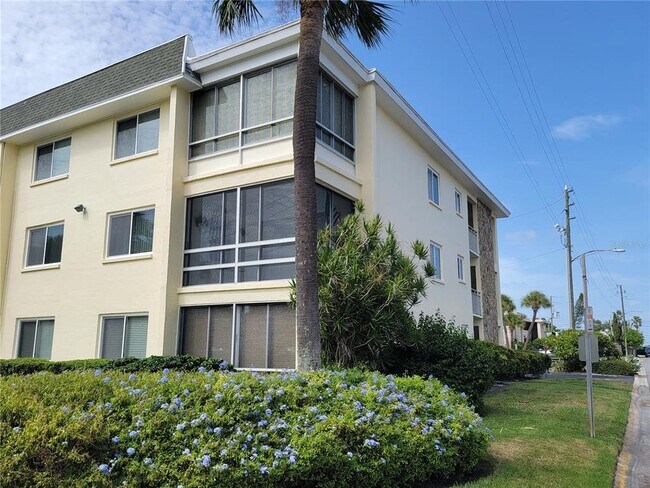Building Photo - 6767 Sunset Way
