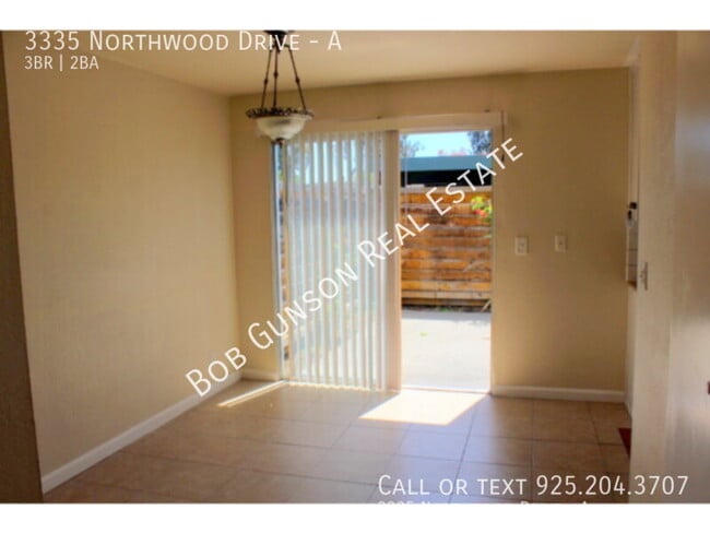 Building Photo - Charming and Spacious 2 Bedroom, 1.5 Bath ...
