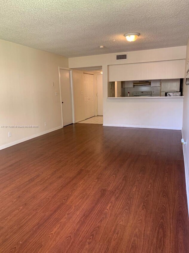 Foto principal - 8180 Geneva Ct