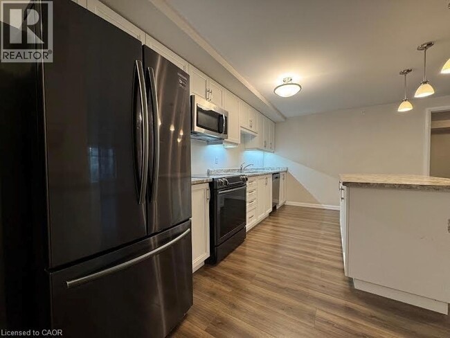 Building Photo - 778 Laurelwood Dr