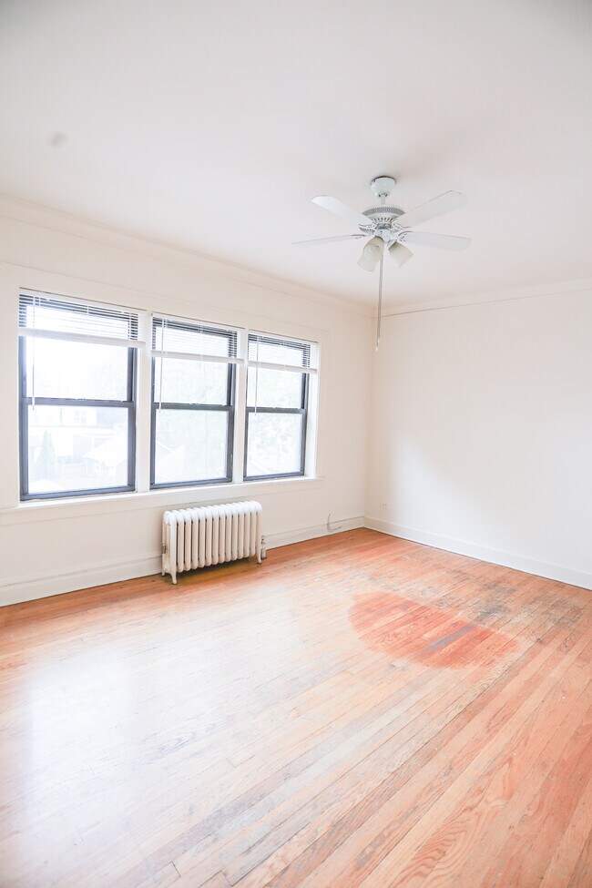 Foto del edificio - 2954 N Seeley Ave