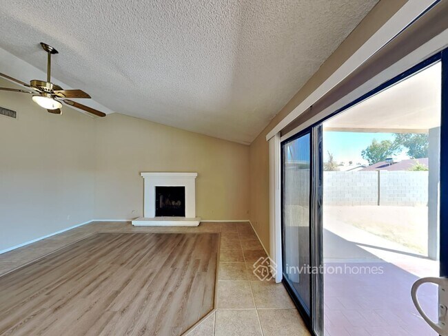 Building Photo - 731 W Mesquite St