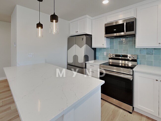 Building Photo - 4729 Delridge Way SW Unit C