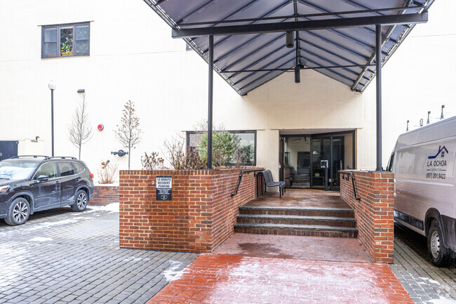 Entrada del edificio - Dockside Place Condominiums