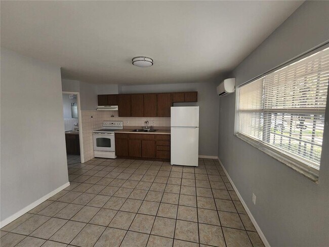 Foto del edificio - 906 E 108th Ave