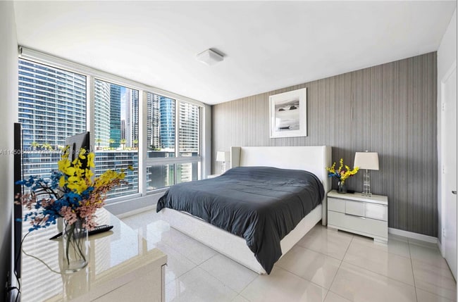 Building Photo - 485 Brickell Ave