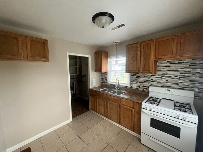 Foto del edificio - 4319 Standish Dr