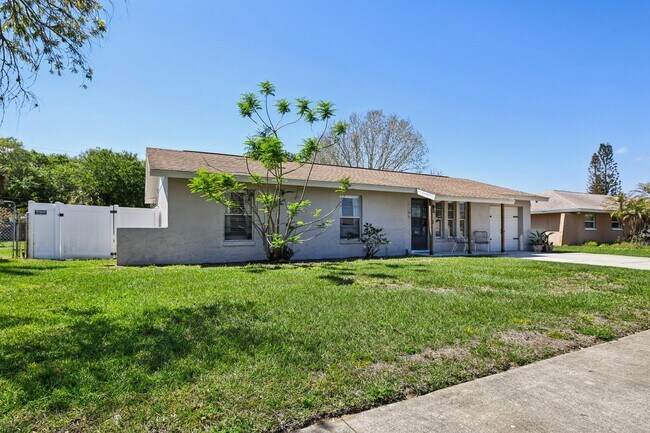 Building Photo - 1795 Dogwood Dr