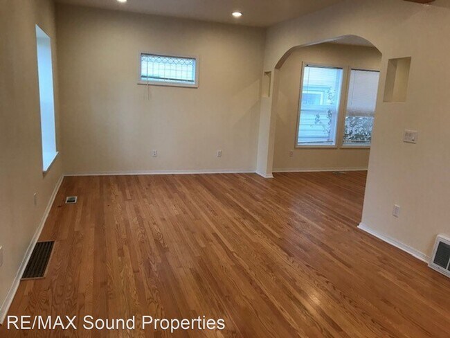 Building Photo - 3 br, 1.5 bath House - 5434 South L St