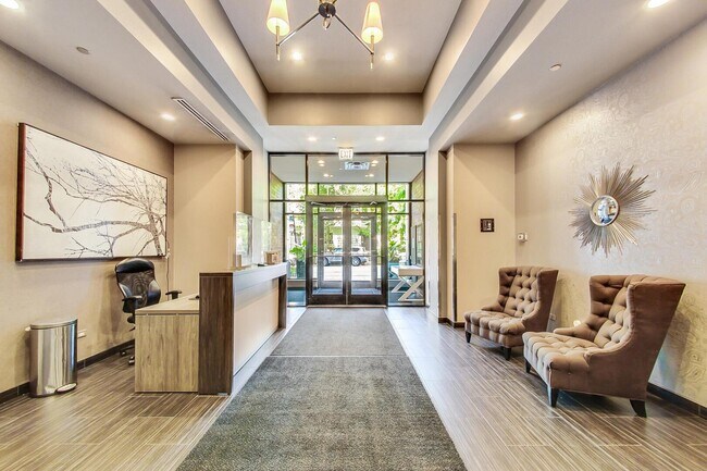 Foto del edificio - 451 W Huron St