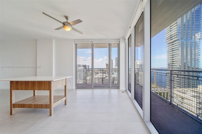 Foto del edificio - 2150 N Bayshore Dr