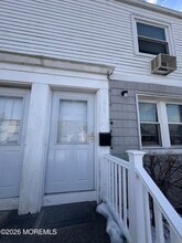 Building Photo - 30 Howland Ave