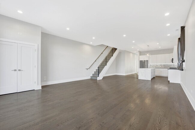 Foto del edificio - 562 W 18th St