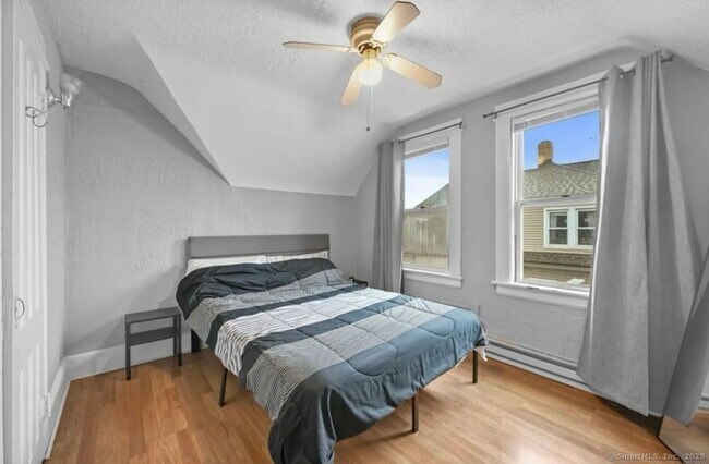 Foto del edificio - 115 Harborview Ave