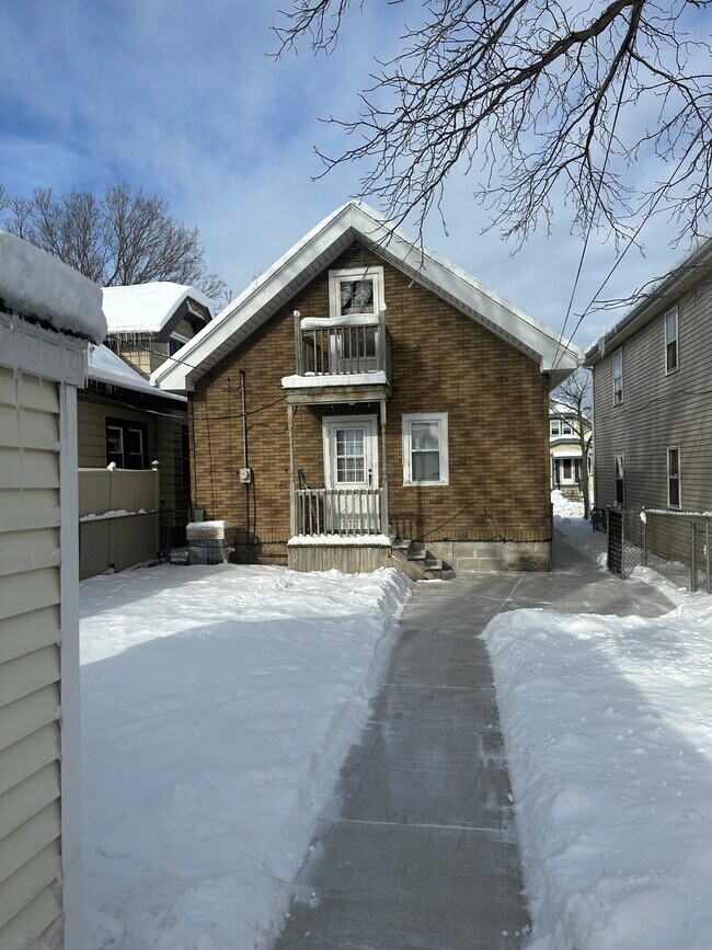 6513 W Mitchell St, West Allis, WI 53214 House Rental in West Allis