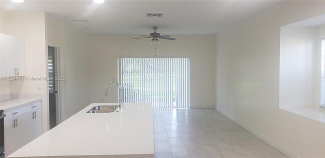 Building Photo - 2700 Creekside Dr