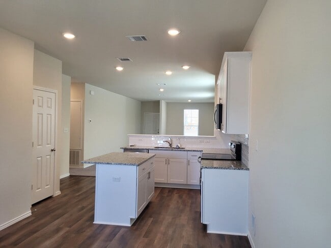 Building Photo - 3BD 2BA Overlook at Creekside Subdivision