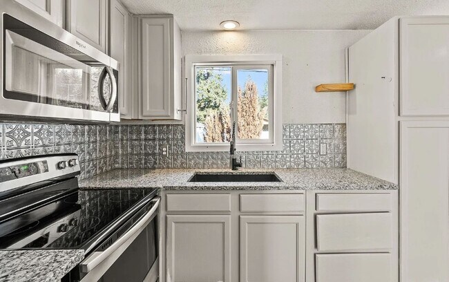 Foto del edificio - 1637-1639 E Hastings Ave