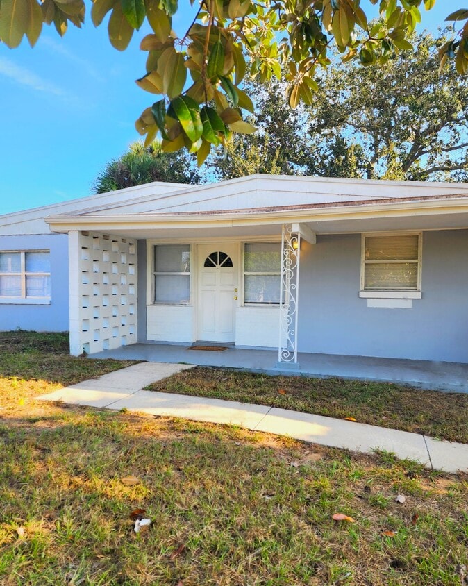 Foto principal - 1327 Eugene Black St