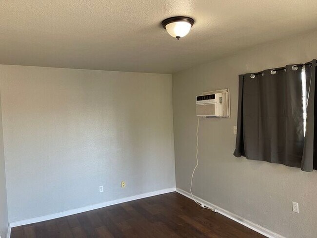 Foto del edificio - Cozy Oakdale 2 Bedroom 1 Bath Duplex