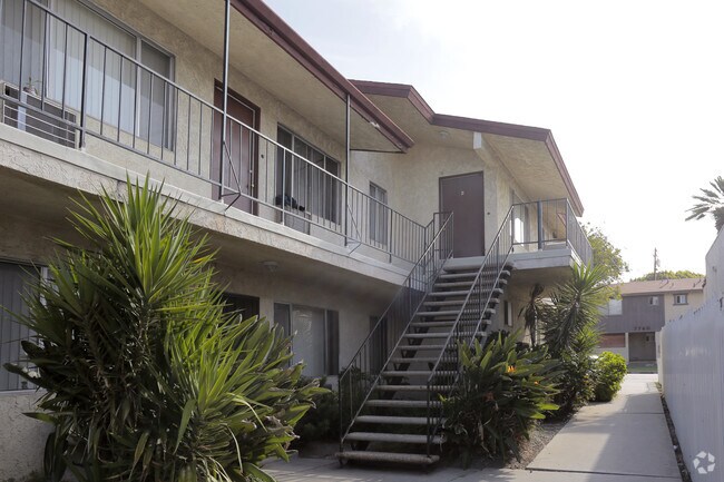 Foto del edificio - 7757 Comstock Ave