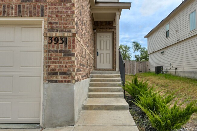 Foto del edificio - SPACIOUS 4-BEDROOM HOME IN SOMERSET TRAILS