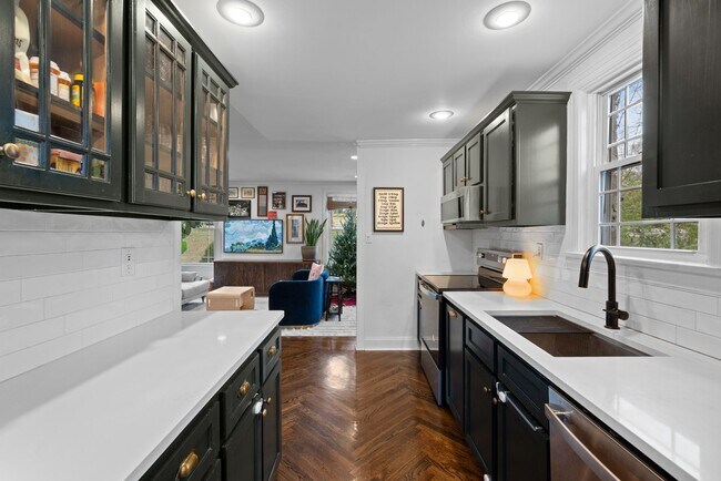 Building Photo - 1601 Golf St