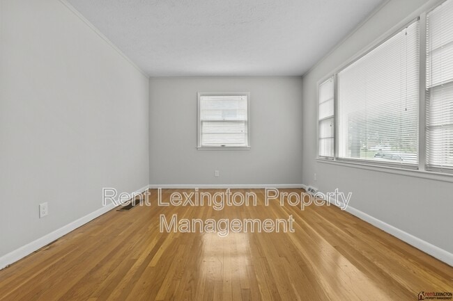 Building Photo - 2124 Violet Rd