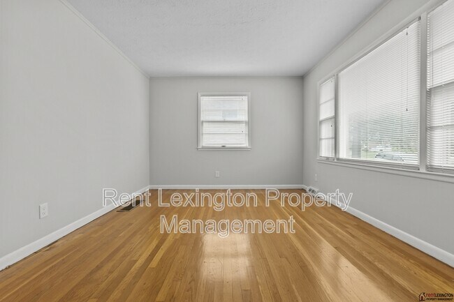 Foto del edificio - 2124 Violet Rd