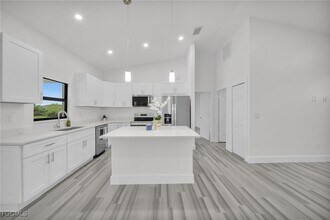 Building Photo - 2836 NW 5th Terrace