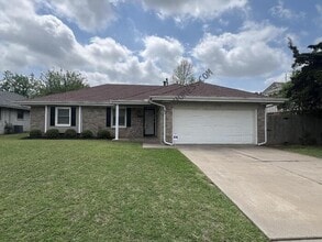 Building Photo - 2000 Lanesboro Dr