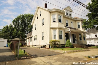 Building Photo - 91 Cushing St