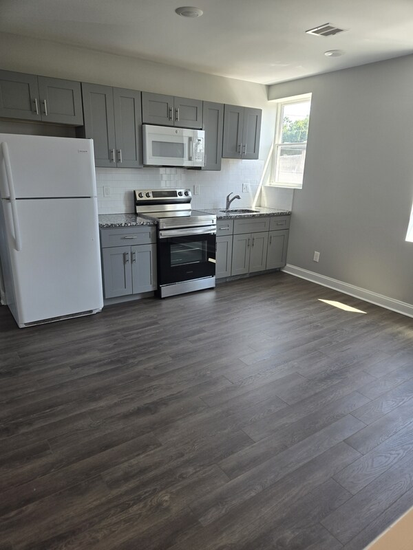 Building Photo - 200 N 58th St
