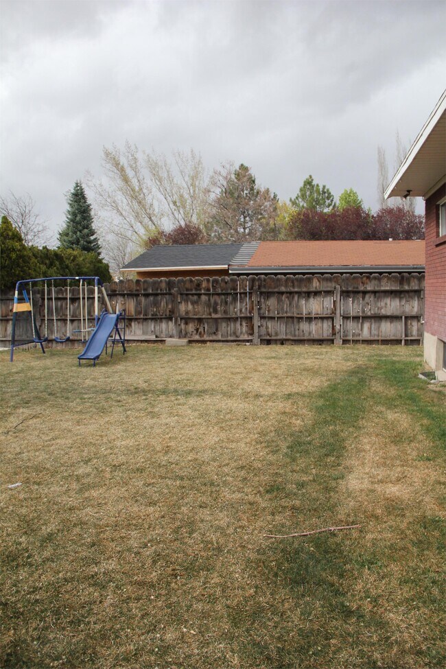 Building Photo - 545 N 800 E