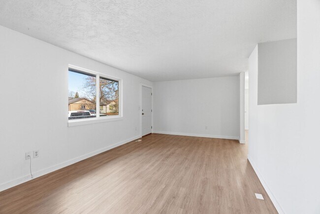 Building Photo - Comfortable North Spokane Home – Convenient Location Near Parks & Shopping