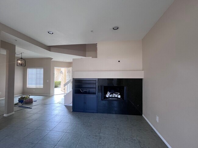 Building Photo - 633 Via Presa