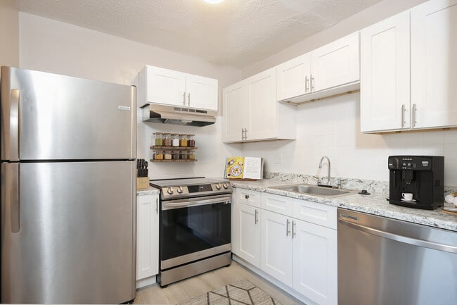 Building Photo - ReNew on Blues Apartments & Townhomes