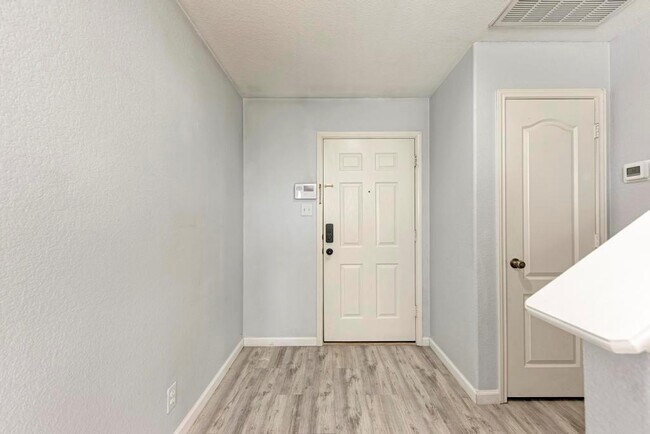 Foto del edificio - 530 Sheep Trail Dr