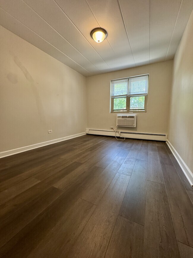 Foto del edificio - 7234 N Ridge Blvd