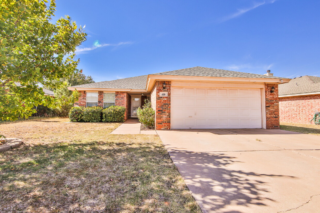 Primary Photo - Wonderful 3/2/2 in North Lubbock!