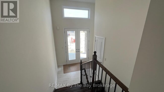 Building Photo - 7 Rosanne Cir