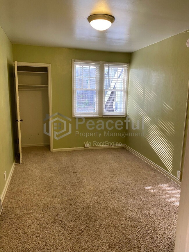 Foto del edificio - 215 N 215 W