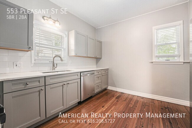 Foto del edificio - 553 Pleasant St SE