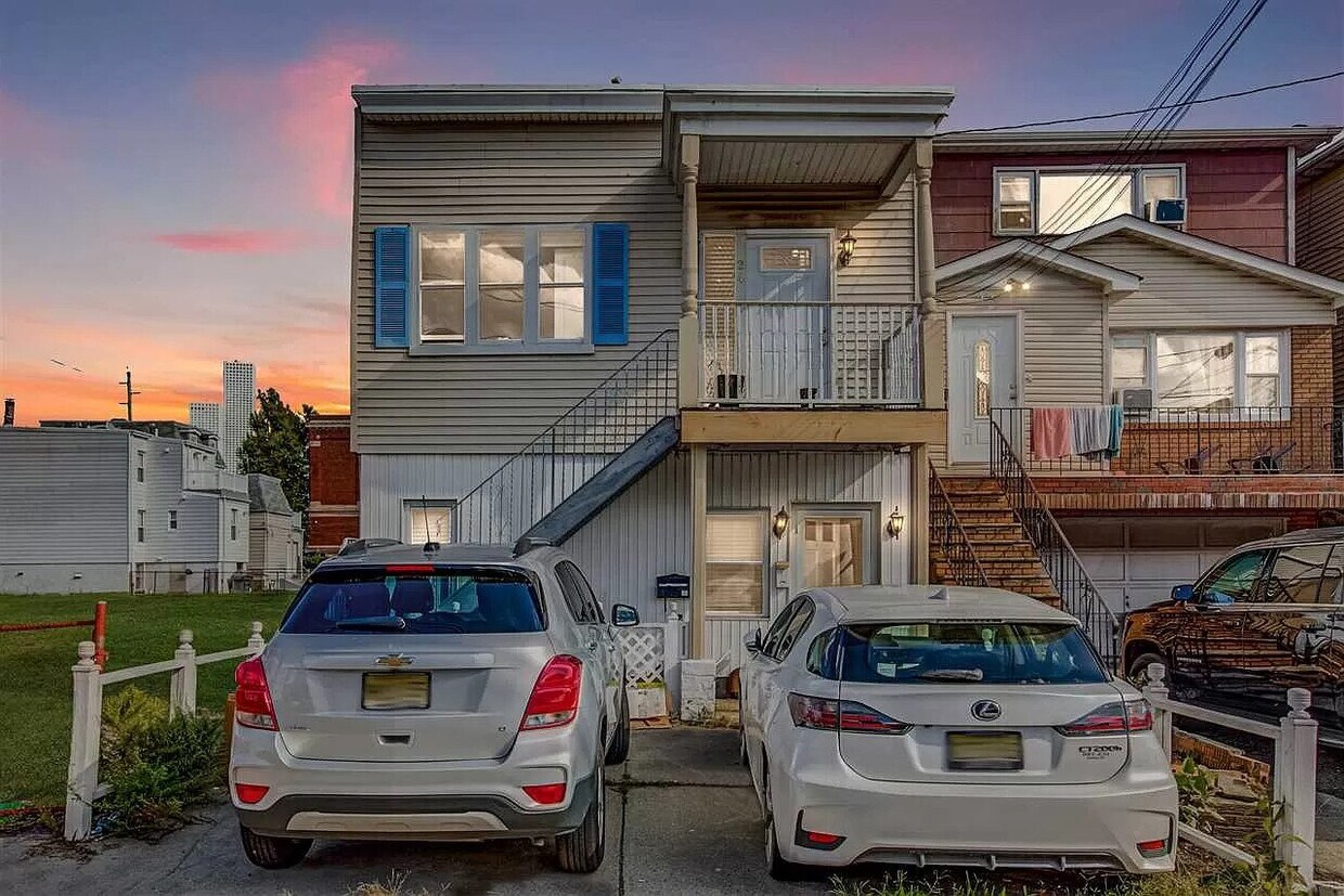 Primary Photo - 24 Bryant Ave